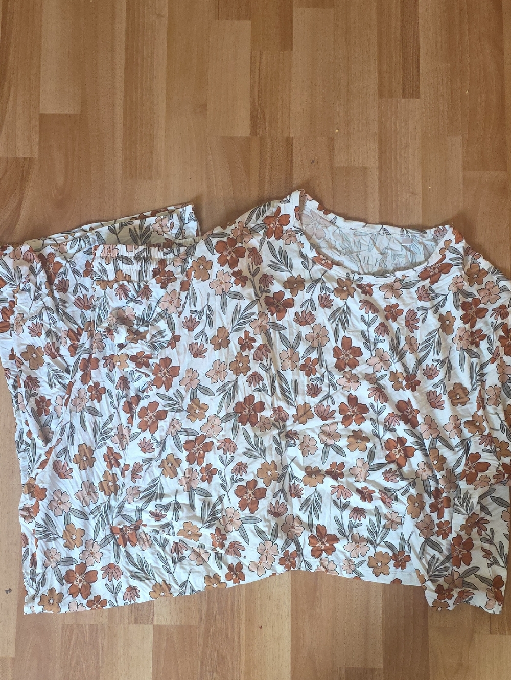 Silks Floral Two-Piece Lounge Set in Cream with Rust Flowers